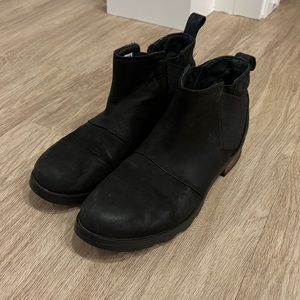 Sorel flat boots